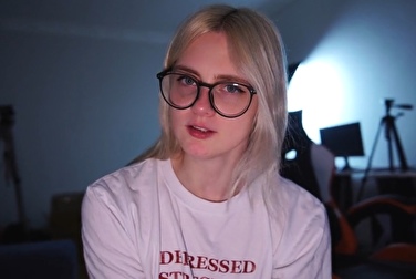 You're in my friendzone, it's embarrassing. Let me suck you a little bit