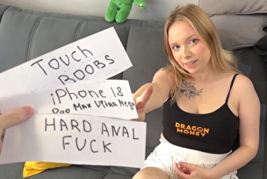 What should I choose to get an iPhone? Oh fuck, wrong again 😫