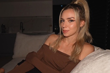 I'm not here to watch a movie, I'm here to suck a dick. Come on, get it out