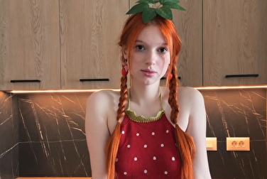 A banana grew out of a strawberry 🫢 Reels videos have even made it into porn 🔞
