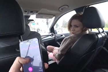 Controlling her pussy from the phone — had a vivid orgasm in a cab