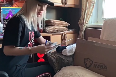 Delivery girl makes up for it with her mouth and anus so she doesn't lose her job