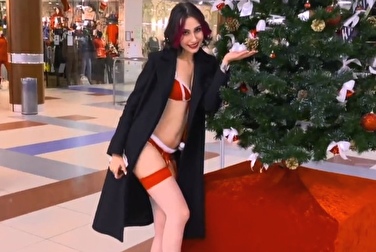 Is your boyfriend a cuckold? So you shouldn't give him a photo by the tree, you should give him cheating